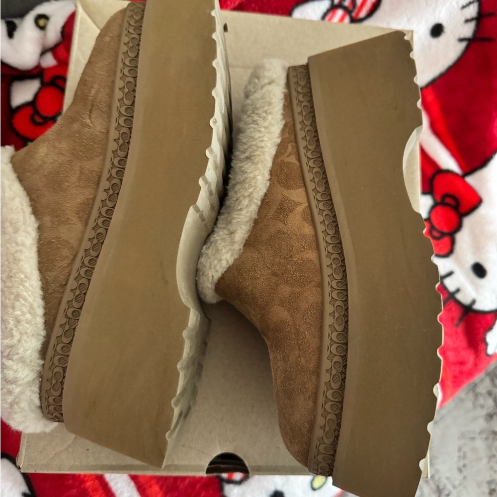 Coach Tan Suede Slippers with White Fur Trim - Picture 3 of 9
